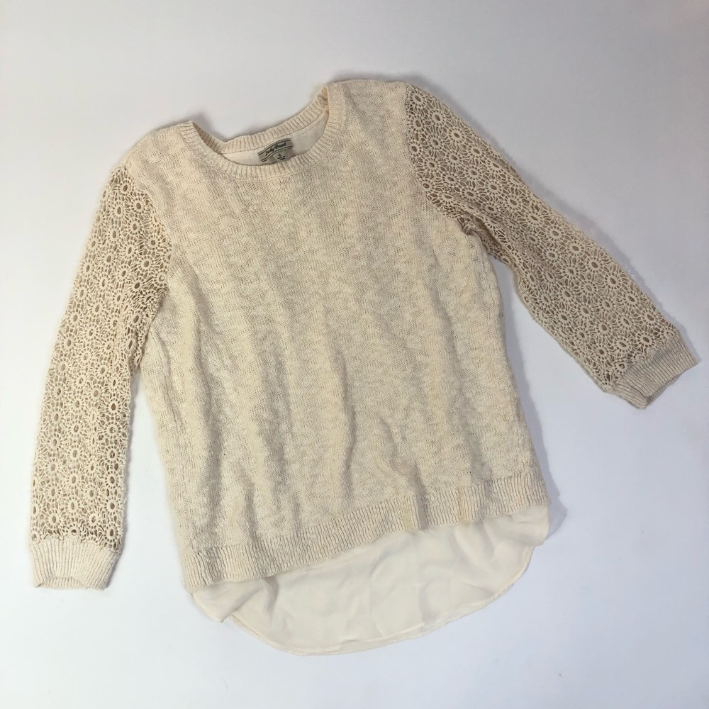 Lucky Brand EUC springtime crochet sleeve top